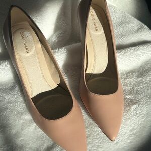 Leather beige Cole Haan heels